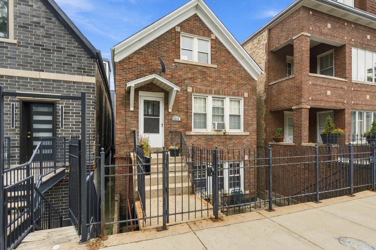 2315 S Hoyne Ave., Chicago, IL 60608