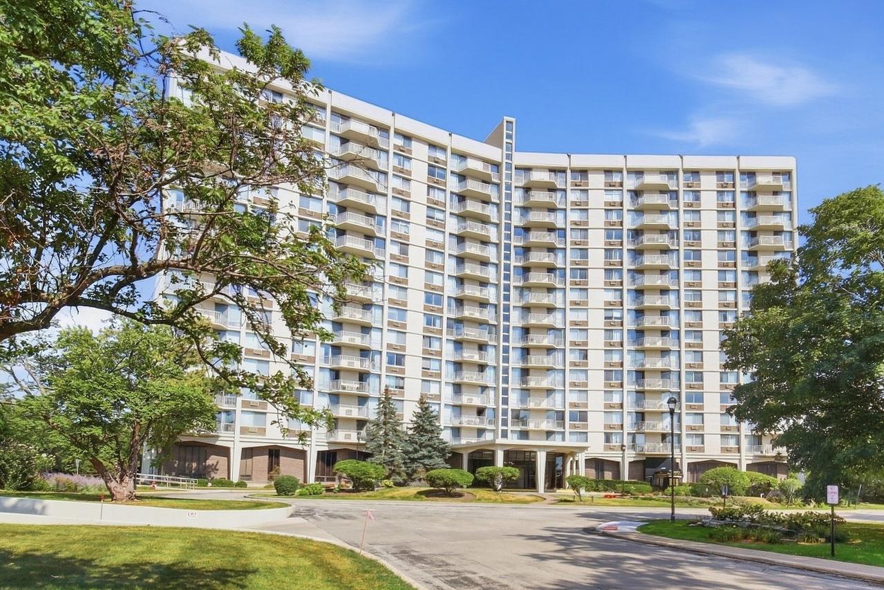 40 N Tower Rd. #7E, Oak Brook, IL 60523