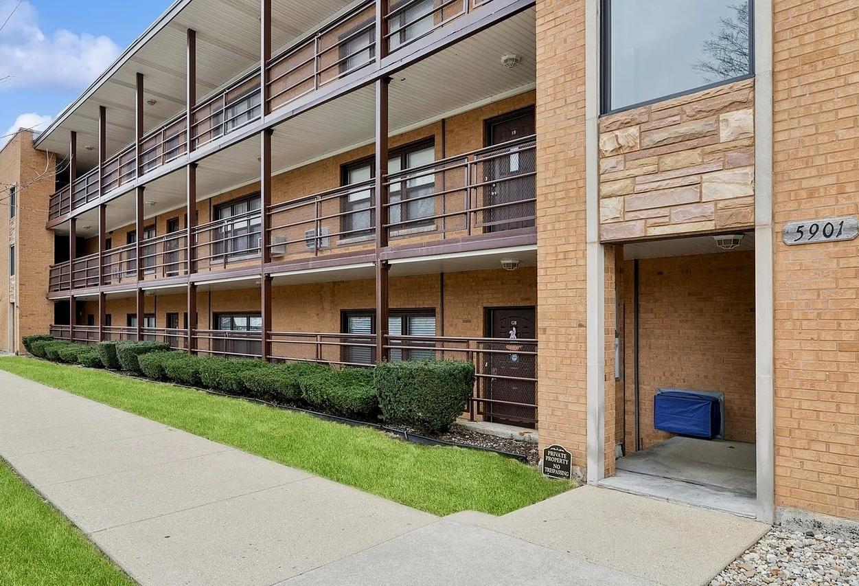 5901 N Naper Ave. #1C, Chicago, IL 60631