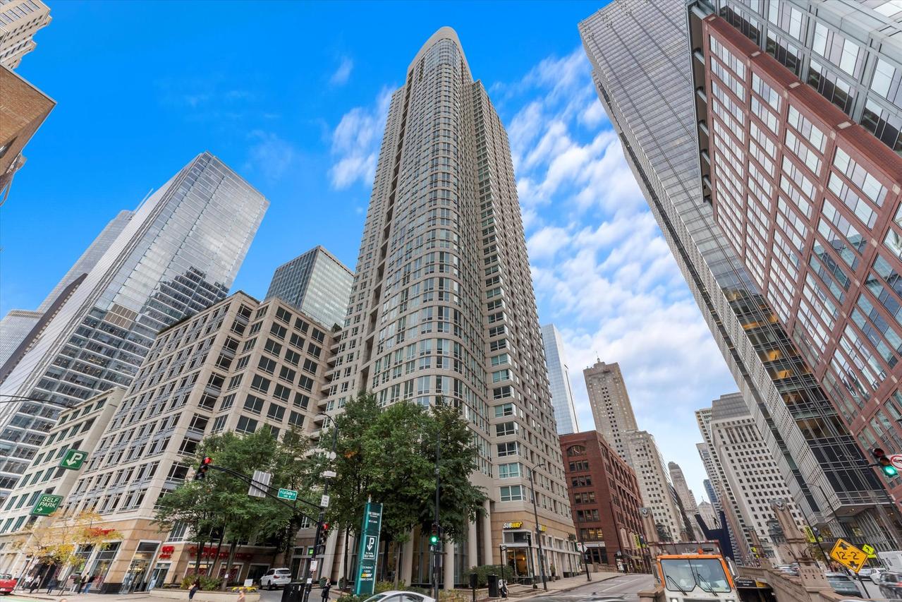 345 N Lasalle Dr. #806, Chicago, IL 60654