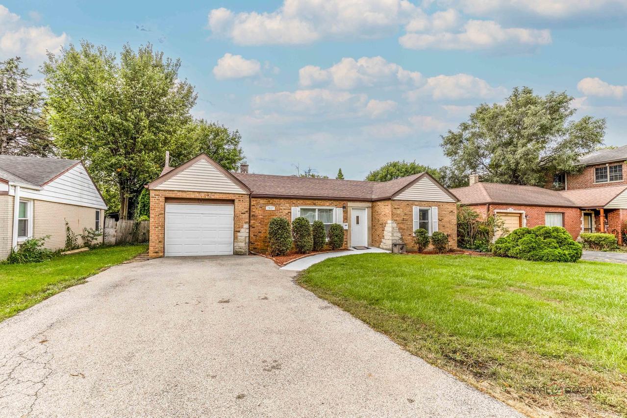 2821 Dempster St., Park Ridge, IL 60068