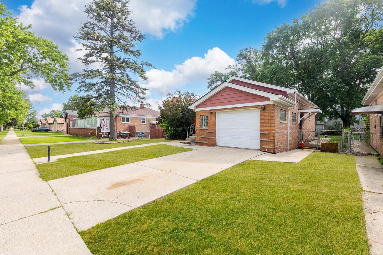 8841 Tulley Ave., Oak Lawn, IL 60453