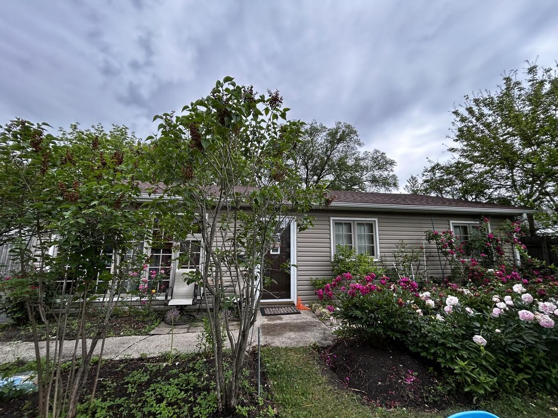 324 N Emerald Ave., Mundelein, IL 60060