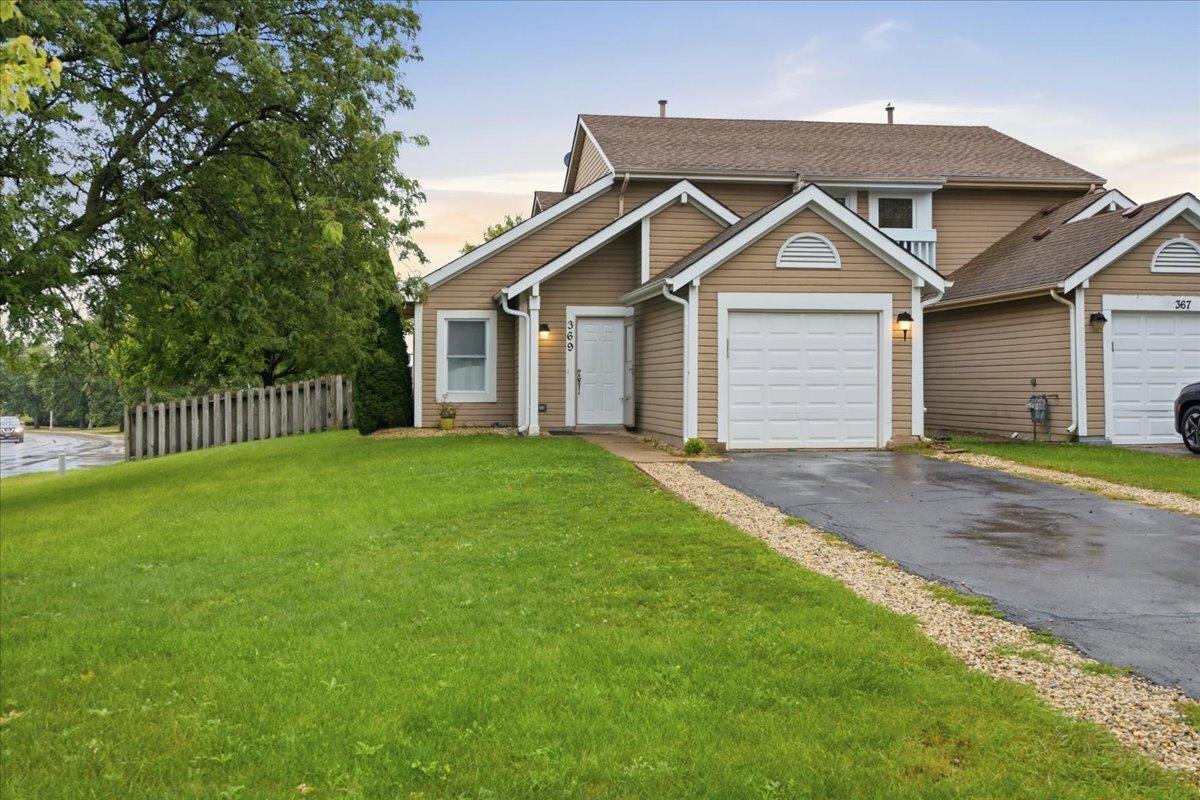 369 Trailside Ct., Carol Stream, IL 60188