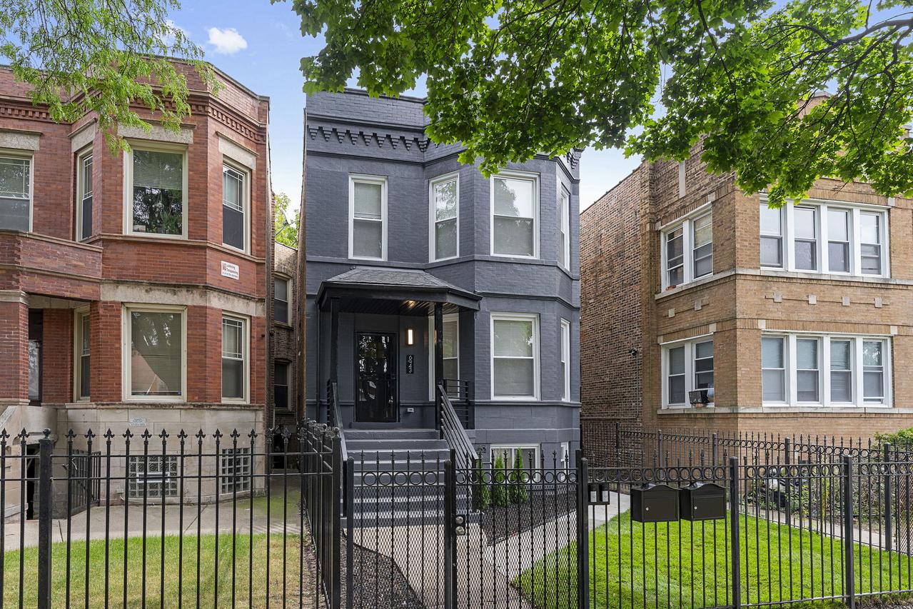 6943 S Calumet Ave., Chicago, IL 60637