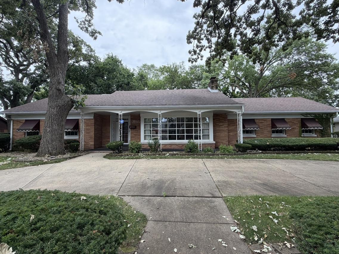 9615 Parkside Ave., Oak Lawn, IL 60453