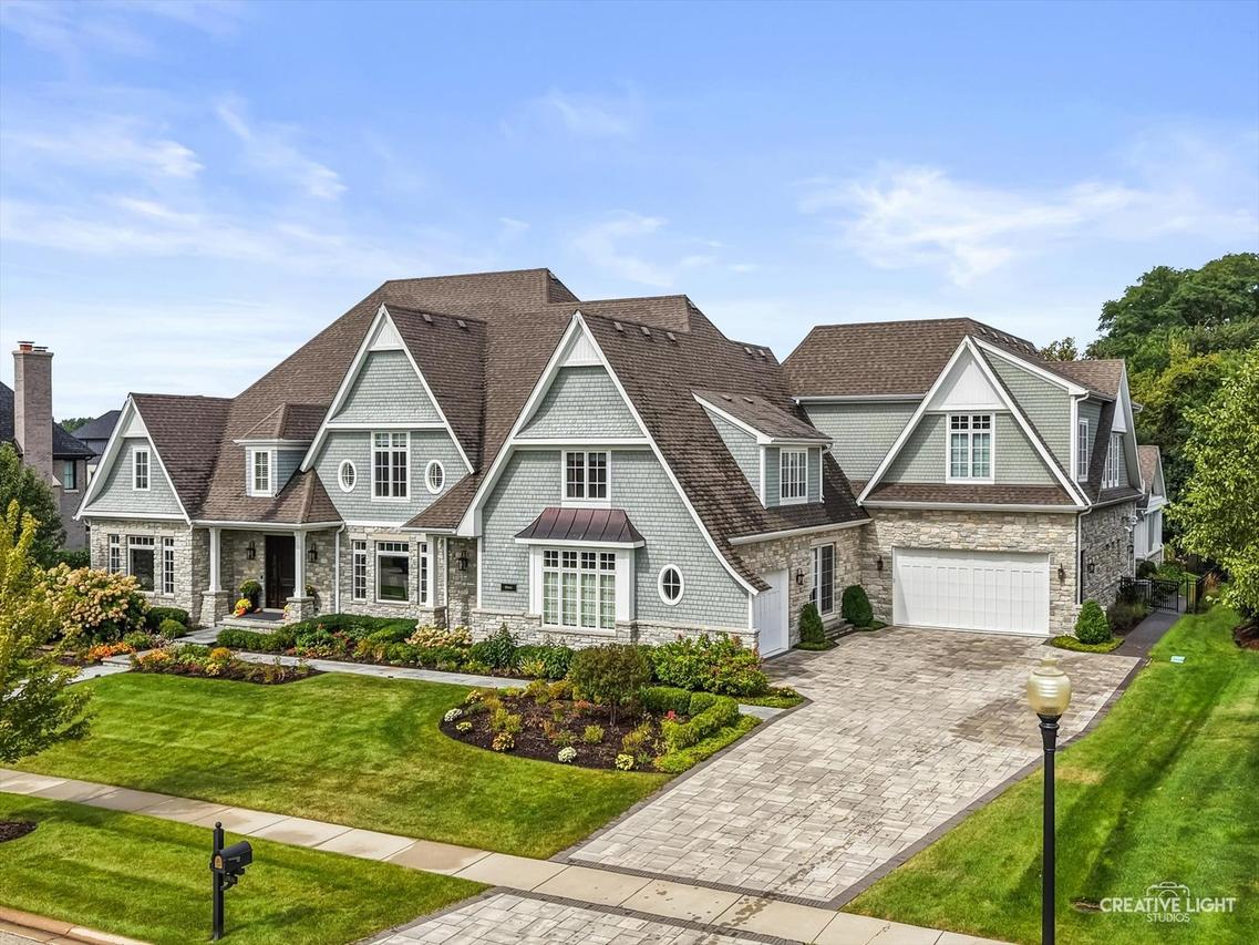 39W464 Long Meadow Ln., St. Charles, IL 60175