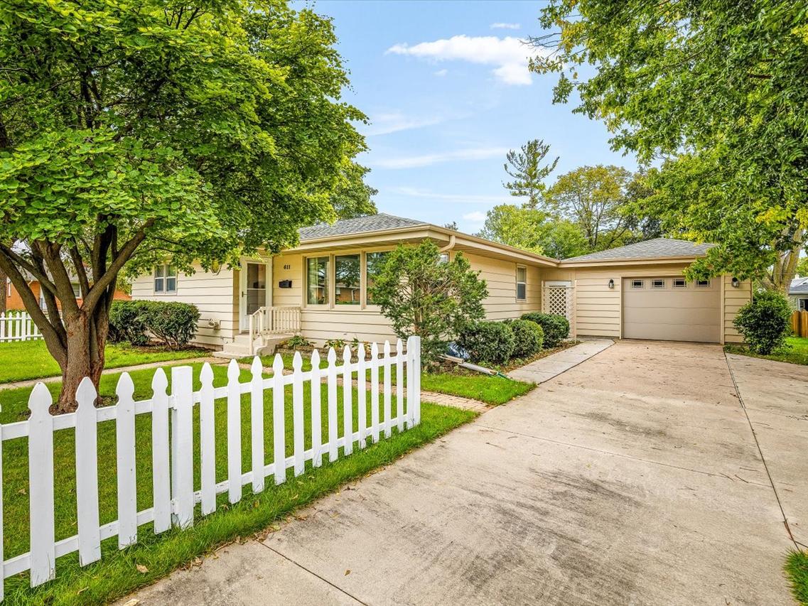 611 E 6th St., Belvidere, IL 61008
