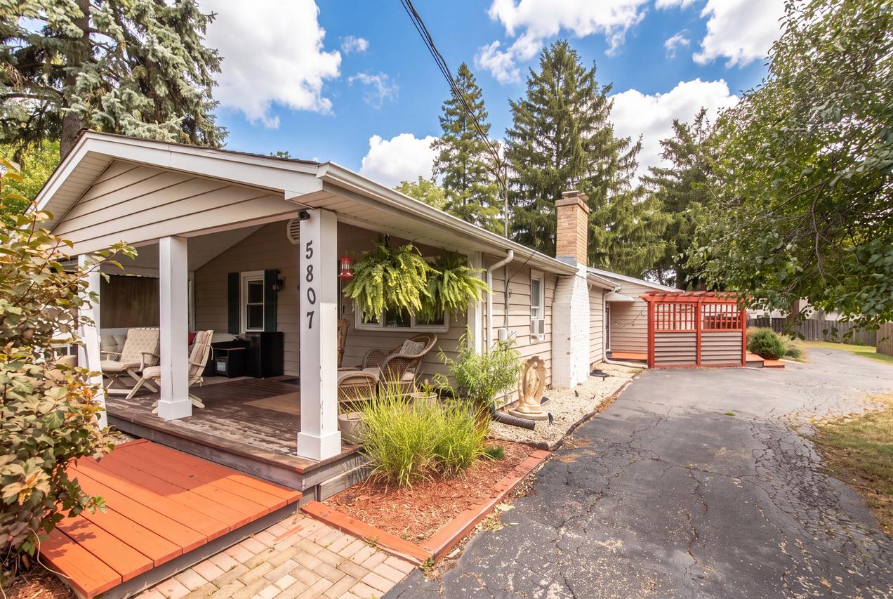 5807 Fairmount Ave., Downers Grove, IL 60516