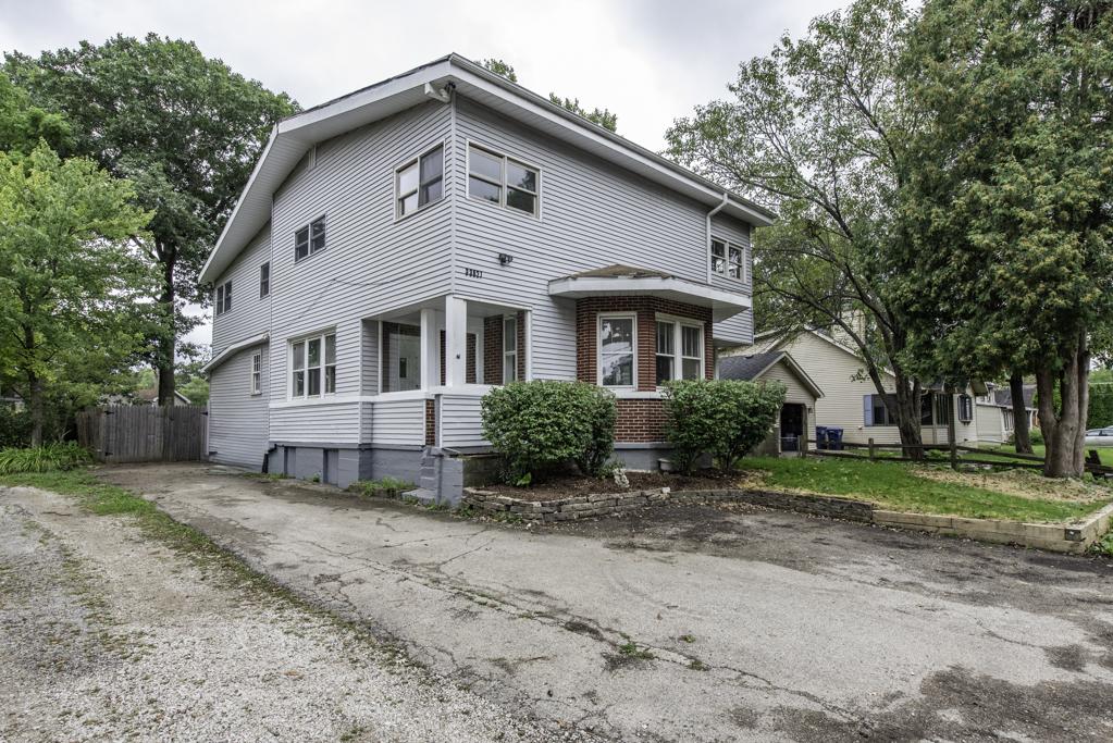 33827 N Oak St., Grayslake, IL 60030