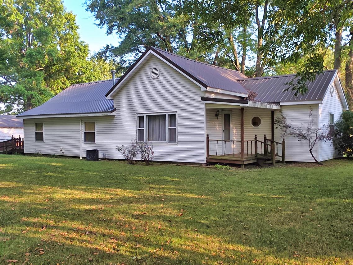 1401 Main Cross St., Xenia, IL 62899