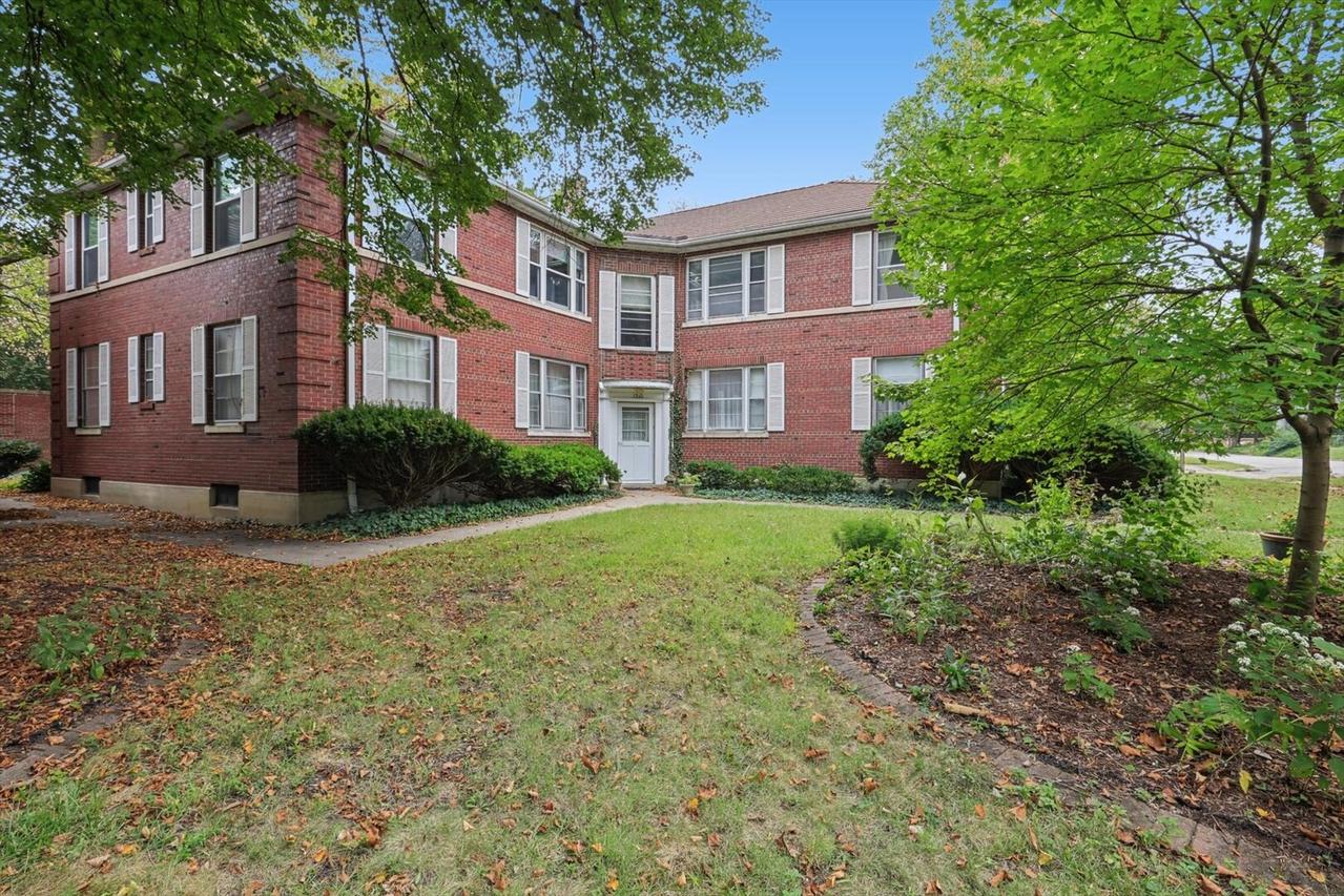 1510 S Race St. #4, Urbana, IL 61801