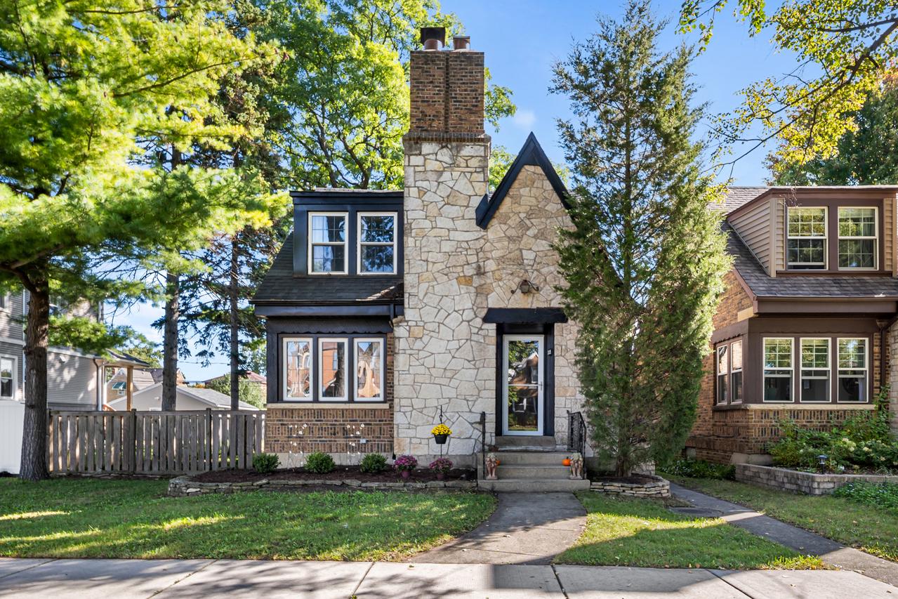3135 Elm Ave., Brookfield, IL 60513