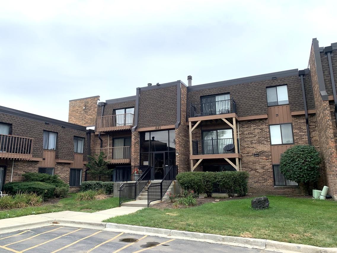 621 Tralee Ct. #3A, Schaumburg, IL 60193