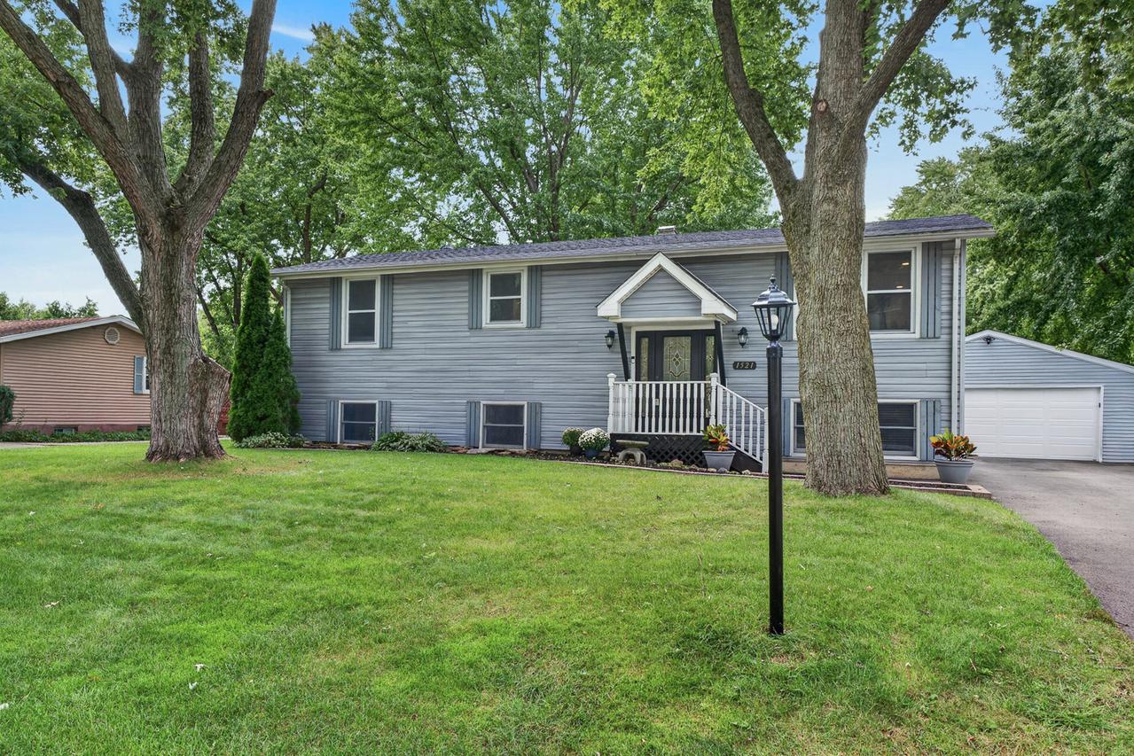 1521 Surrey Rd., Batavia, IL 60510
