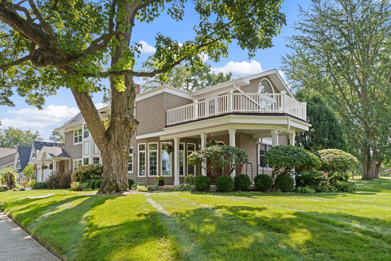 390 Grandview Ave., Glen Ellyn, IL 60137