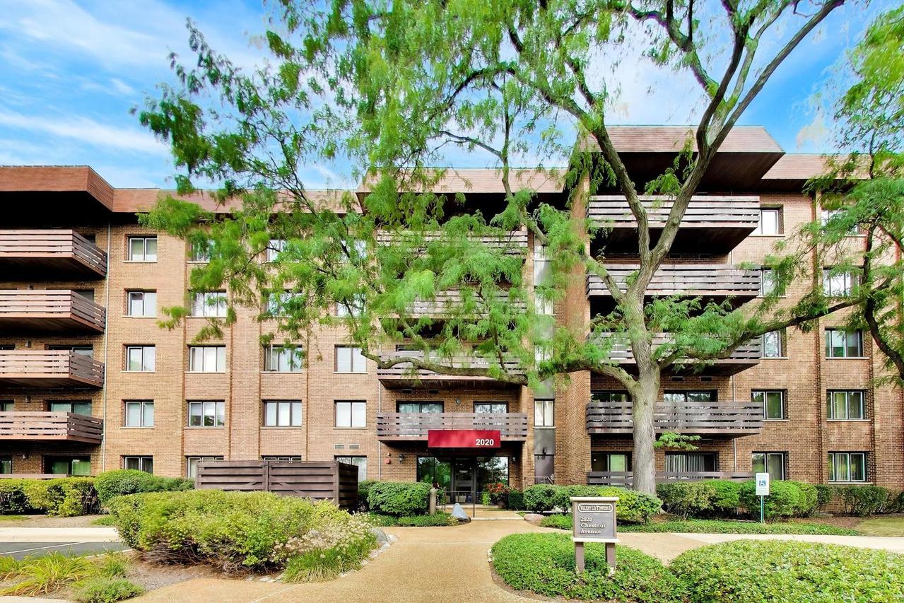 2020 Chestnut Ave. #109, Glenview, IL 60025