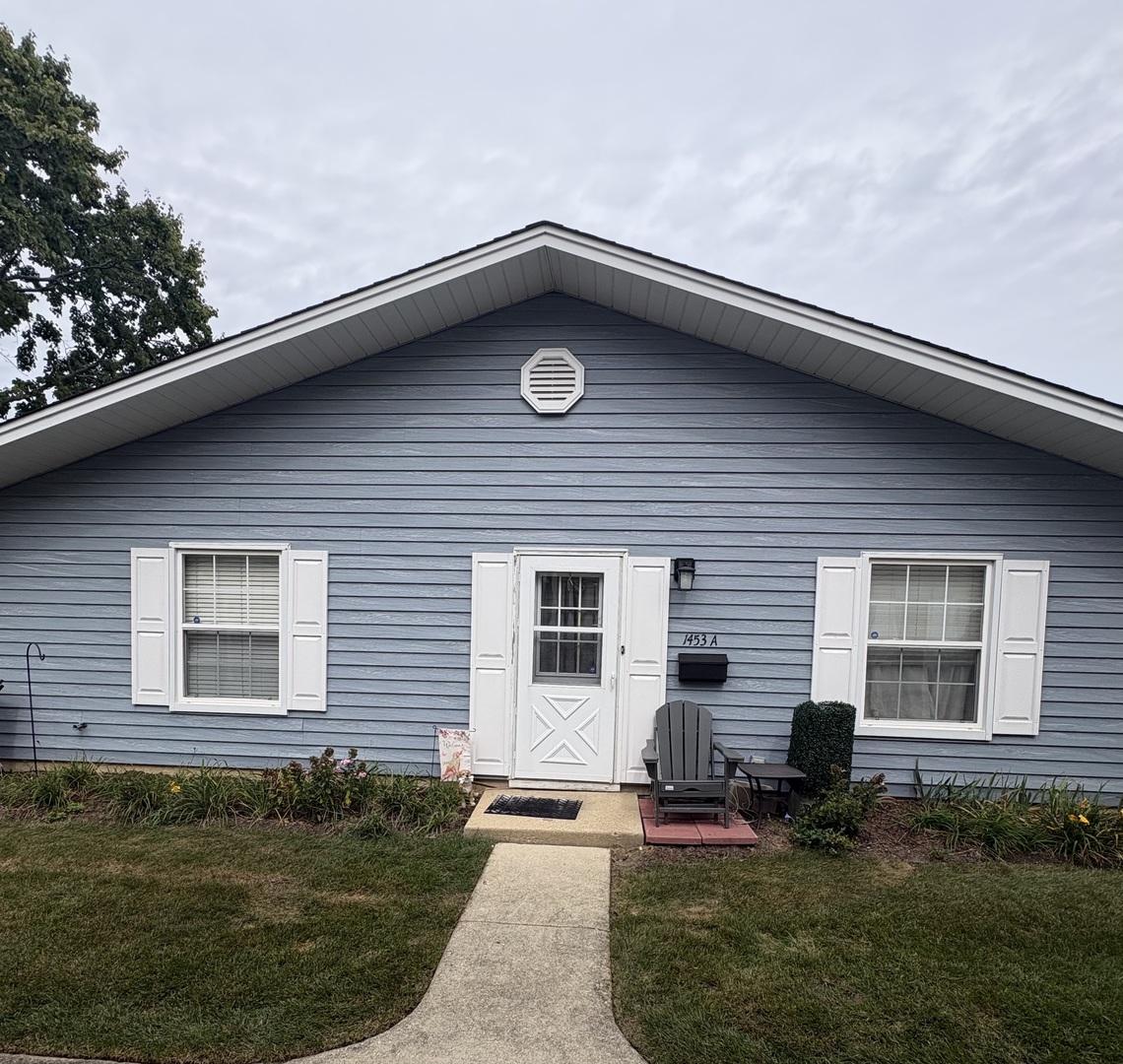 1453 Woodcutter Ln. #A, Wheaton, IL 60189