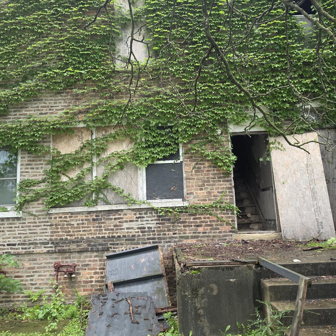10606 S Langley Ave., Chicago, IL 60628