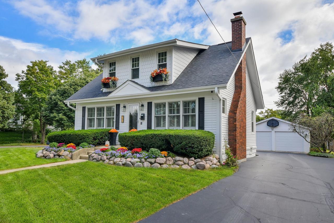 701 N Kenilworth Ave., Glen Ellyn, IL 60137