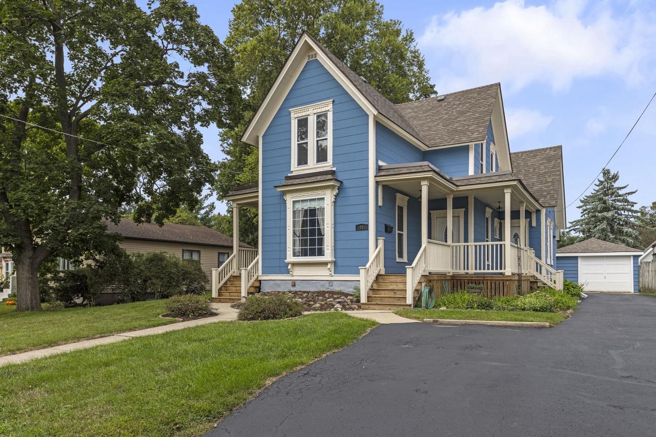 11 North St., East Dundee, IL 60118