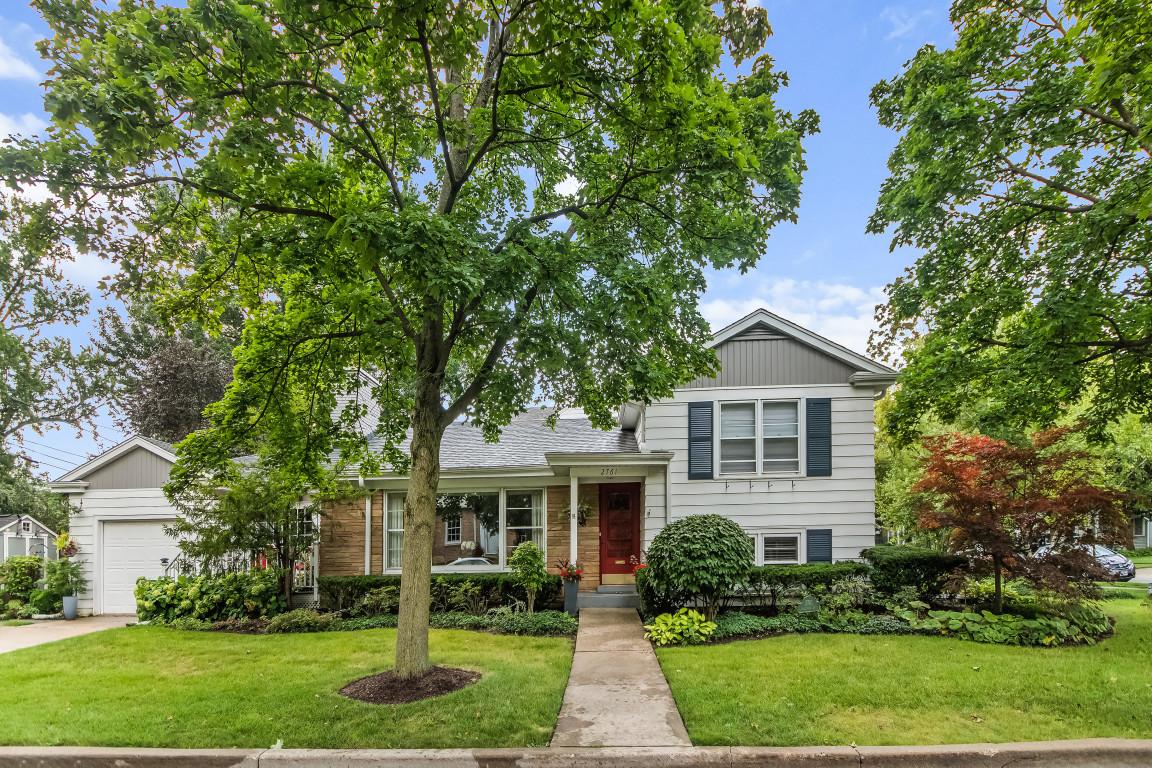 2761 Lincolnwood Dr., Evanston, IL 60201