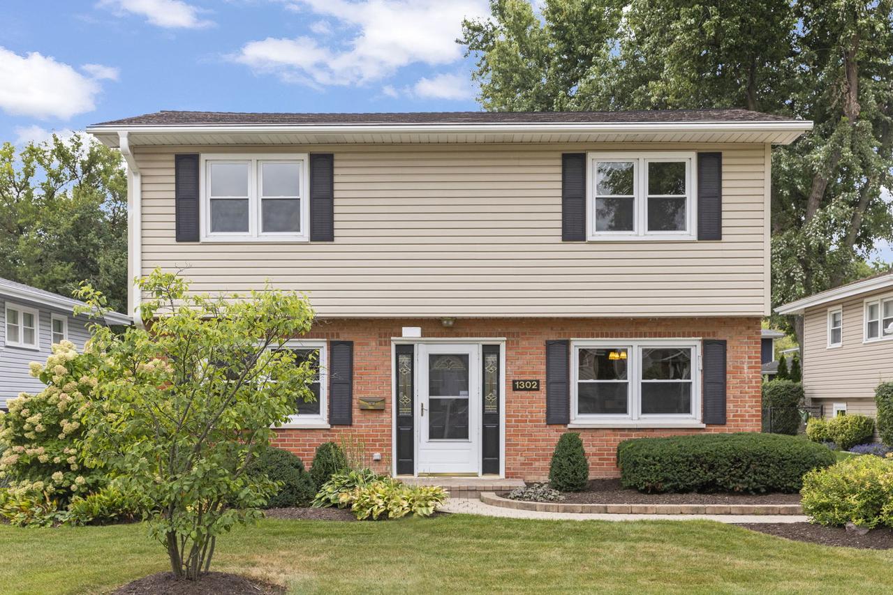 1302 Coolidge Ave., Wheaton, IL 60189