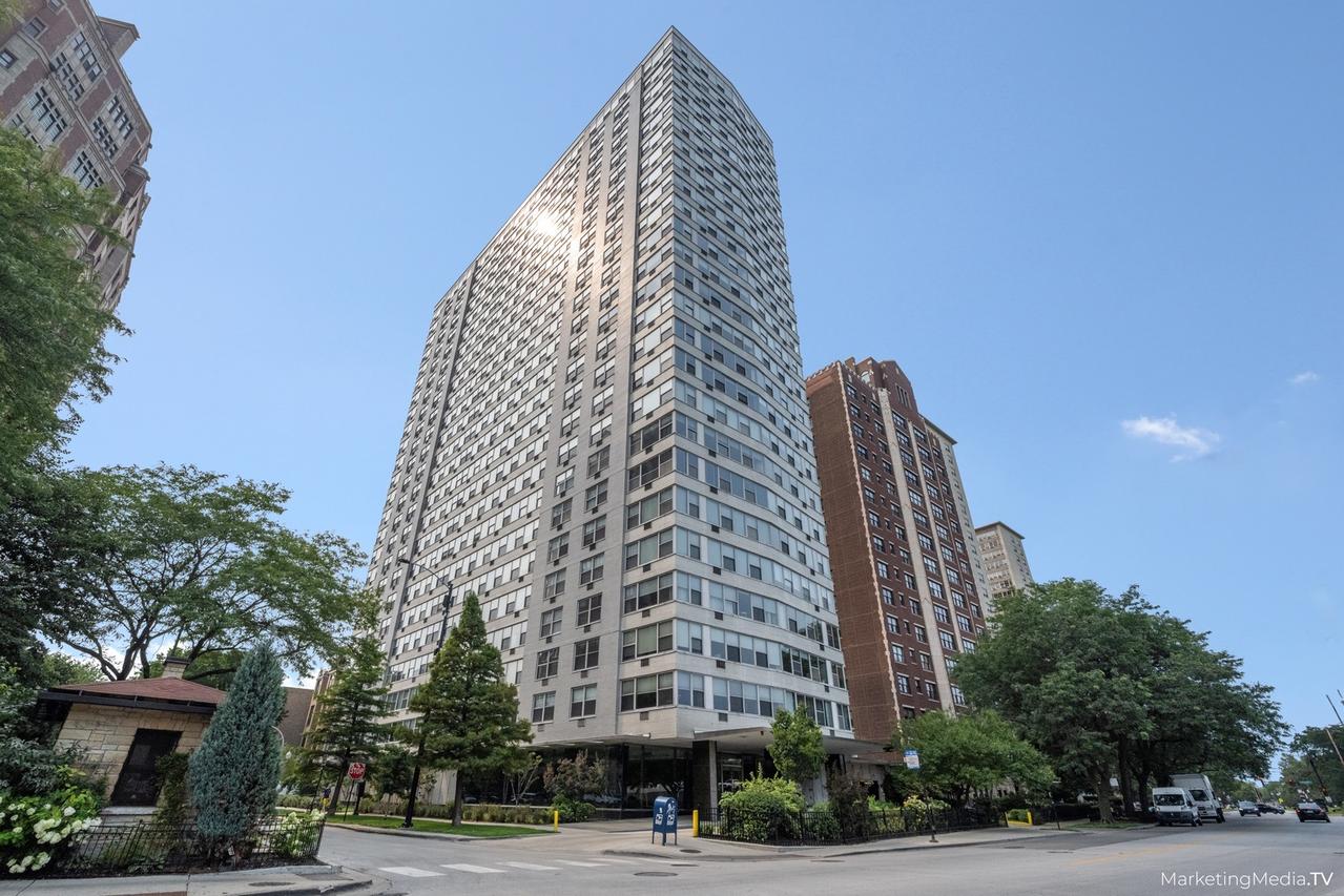 3900 N Lake Shore Dr. #9K, Chicago, IL 60613