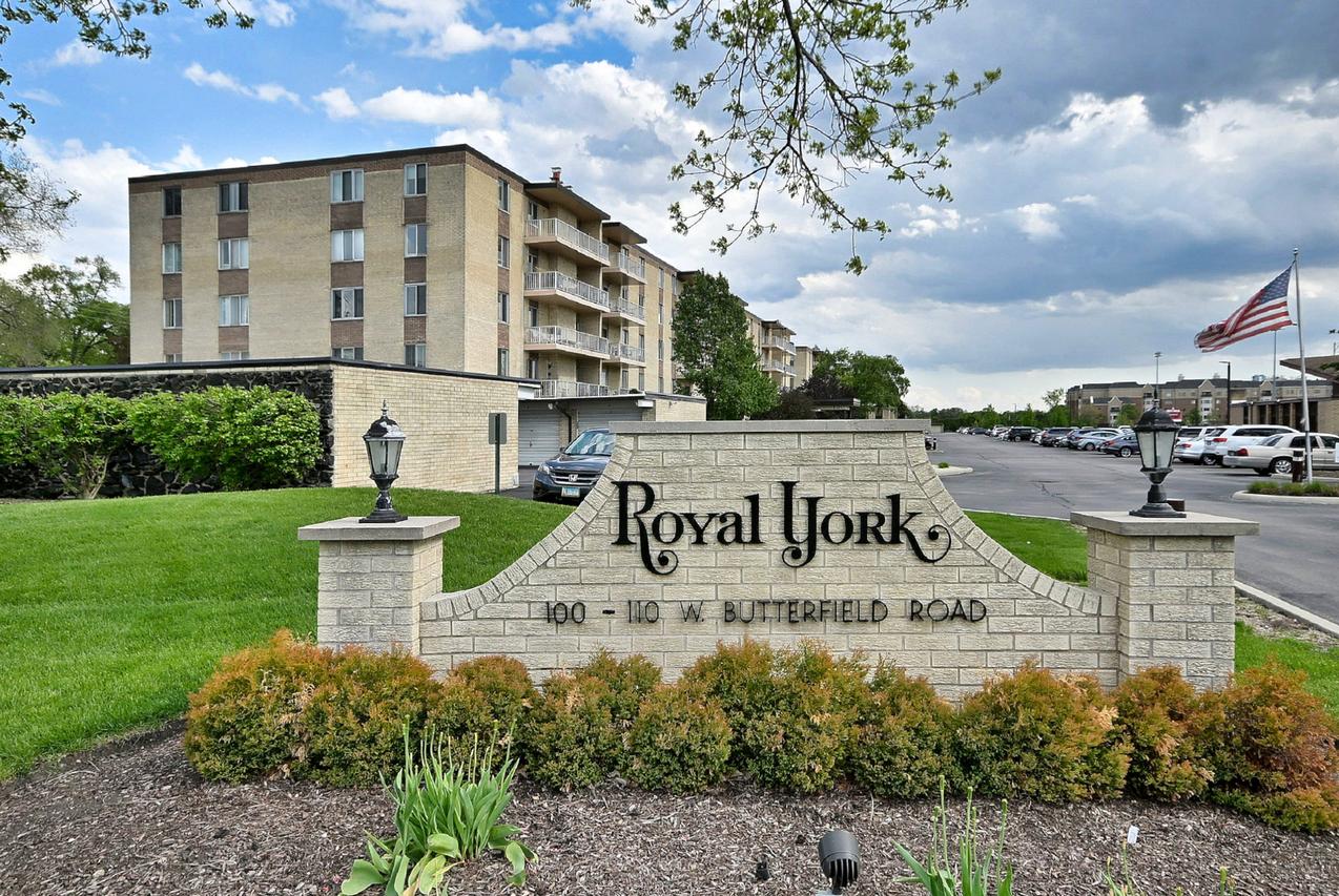110 W Butterfield Rd. #309S, Elmhurst, IL 60126