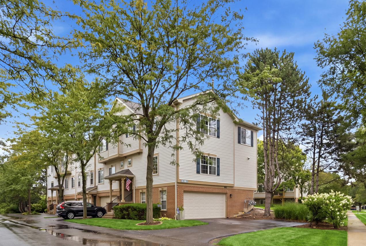 160 Monarch Dr., Streamwood, IL 60107