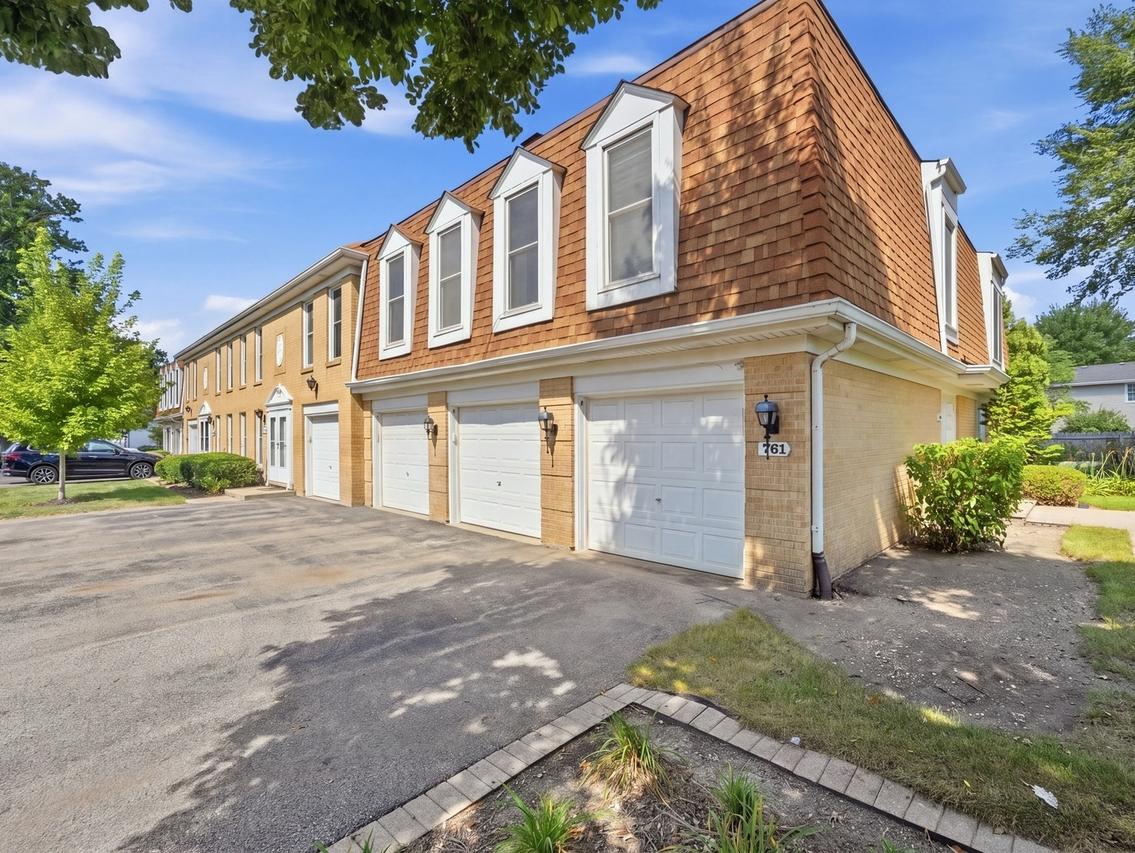761 Garfield Ave. #B, Libertyville, IL 60048