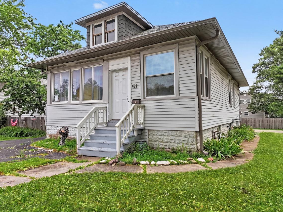 411 N Arlington Heights Rd., Arlington Heights, IL 60004