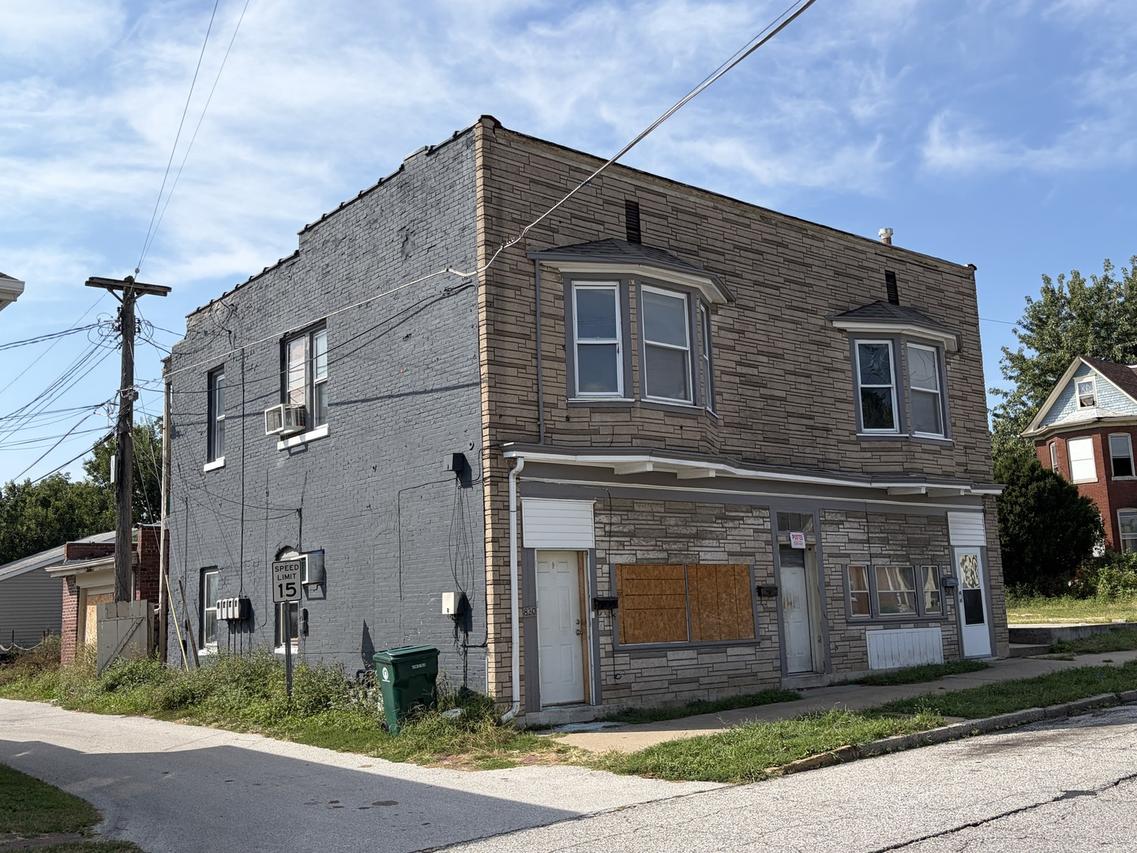 818-820 S 8th St., Quincy, IL 62301