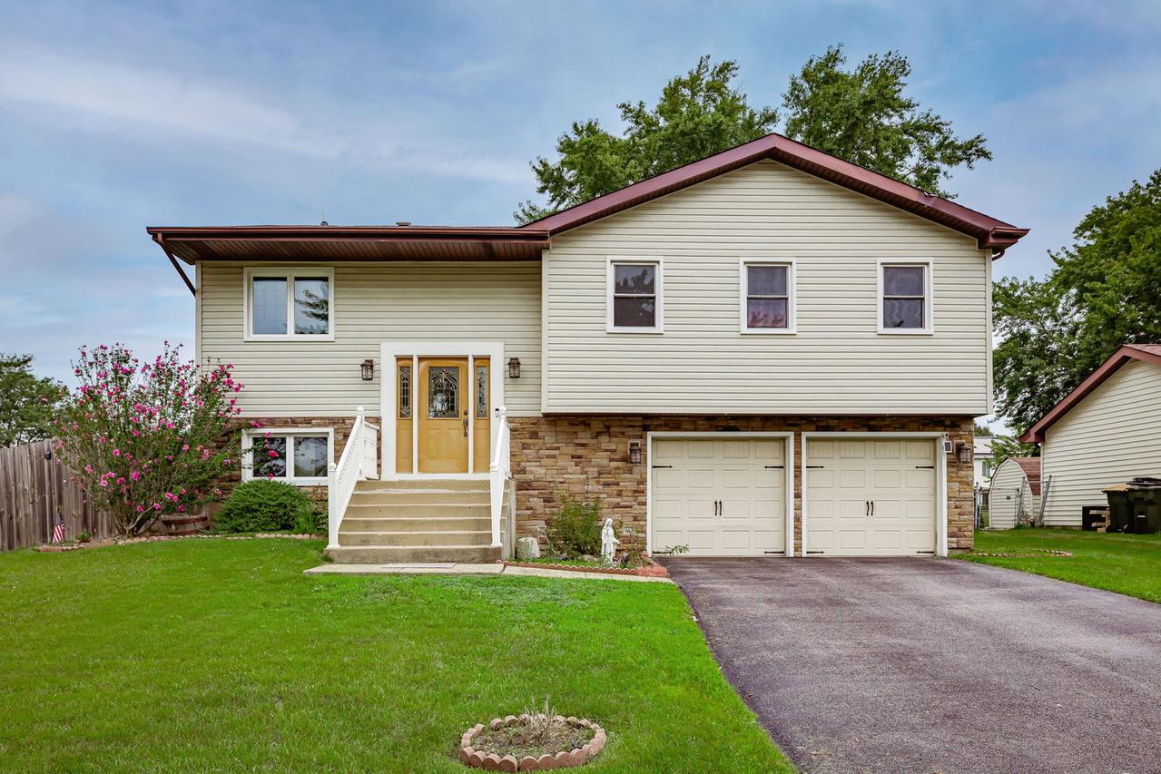 1780 Nautilus Ln., Hanover Park, IL 60133