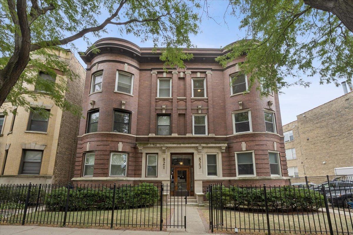 823 W Belle Plaine Ave. #3, Chicago, IL 60613