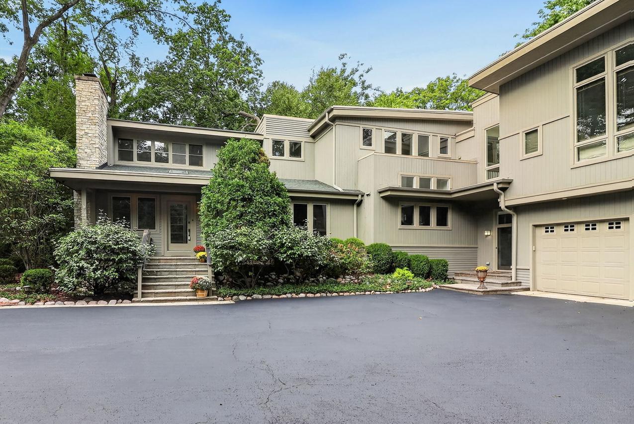 5311 Lee Ave., Downers Grove, IL 60515