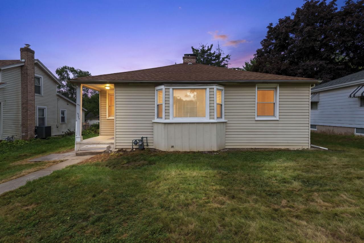 939 N Sleight St., Naperville, IL 60563