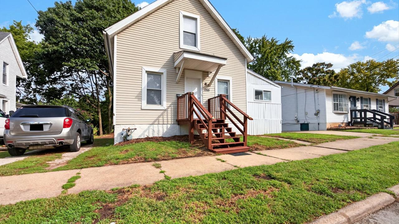 1205 W Taylor St., Bloomington, IL 61701