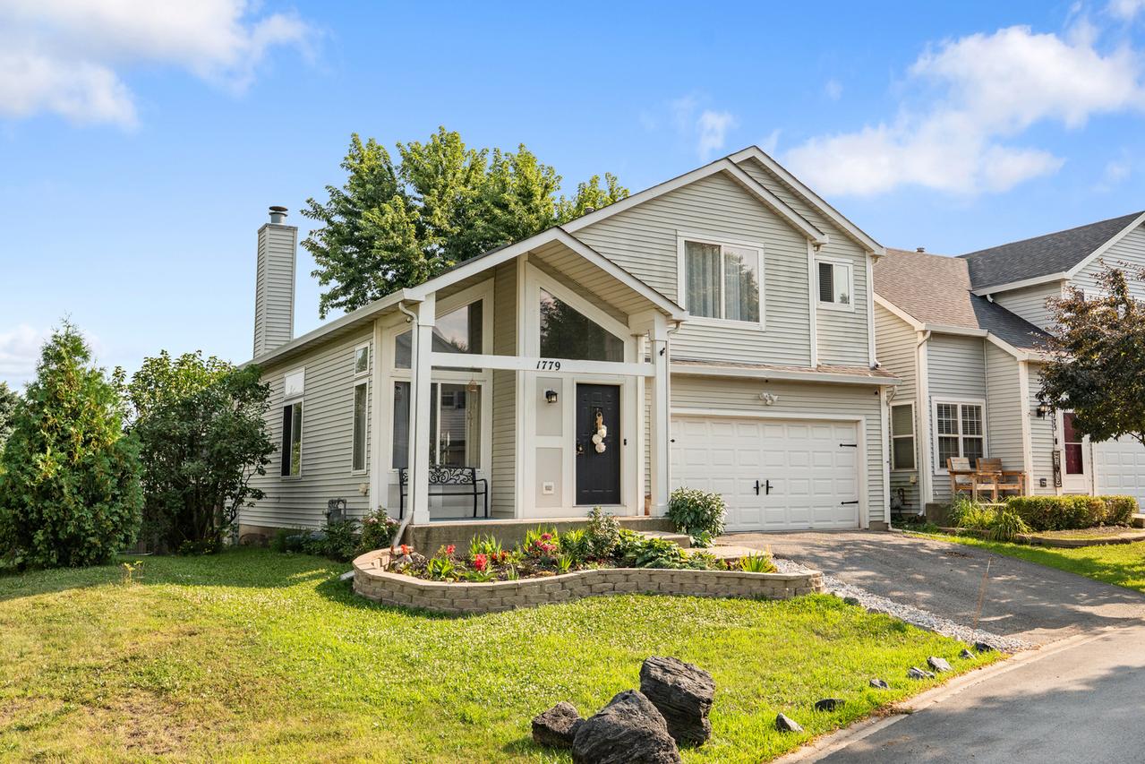 1779 Hickory Park Ln., Aurora, IL 60504