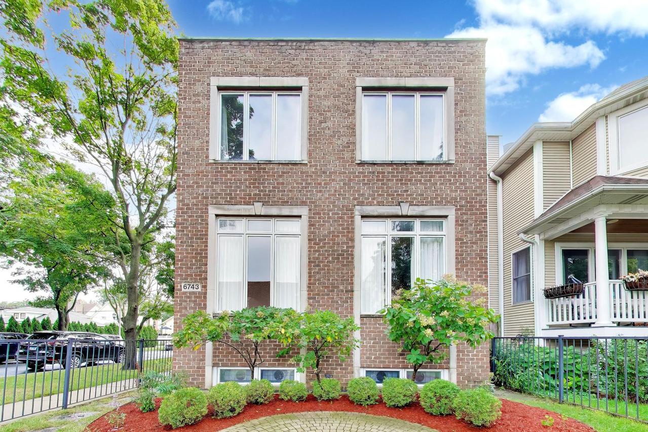6743 N Oliphant Ave., Chicago, IL 60631