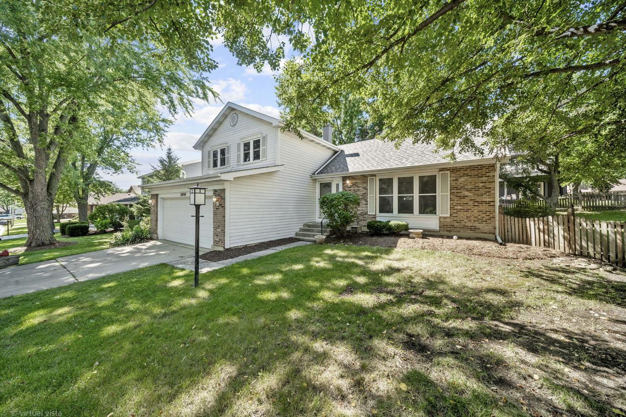 2656 Bloomfield Dr., Lisle, IL 60532