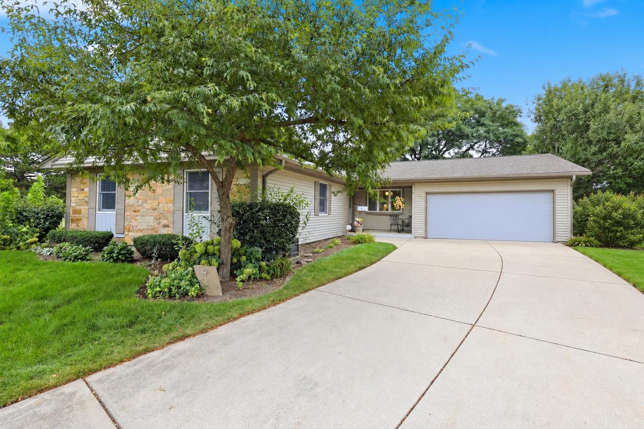 9 Dartford Ln., Schaumburg, IL 60194