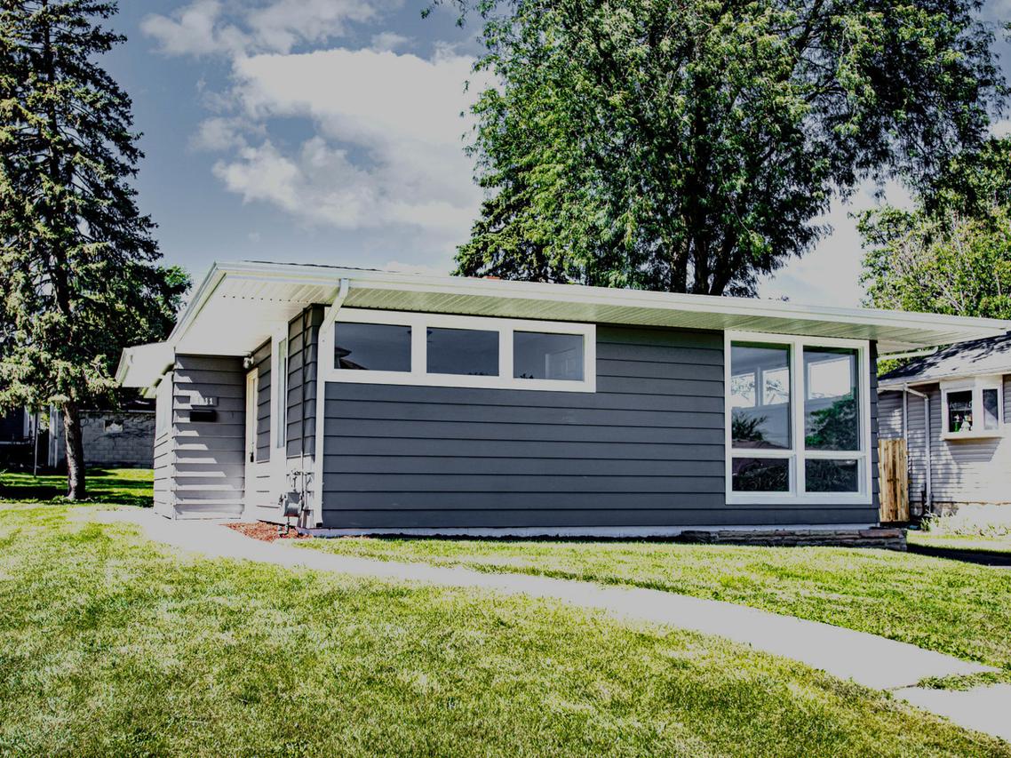 1911 N Hickory St., Crest Hill, IL 60403