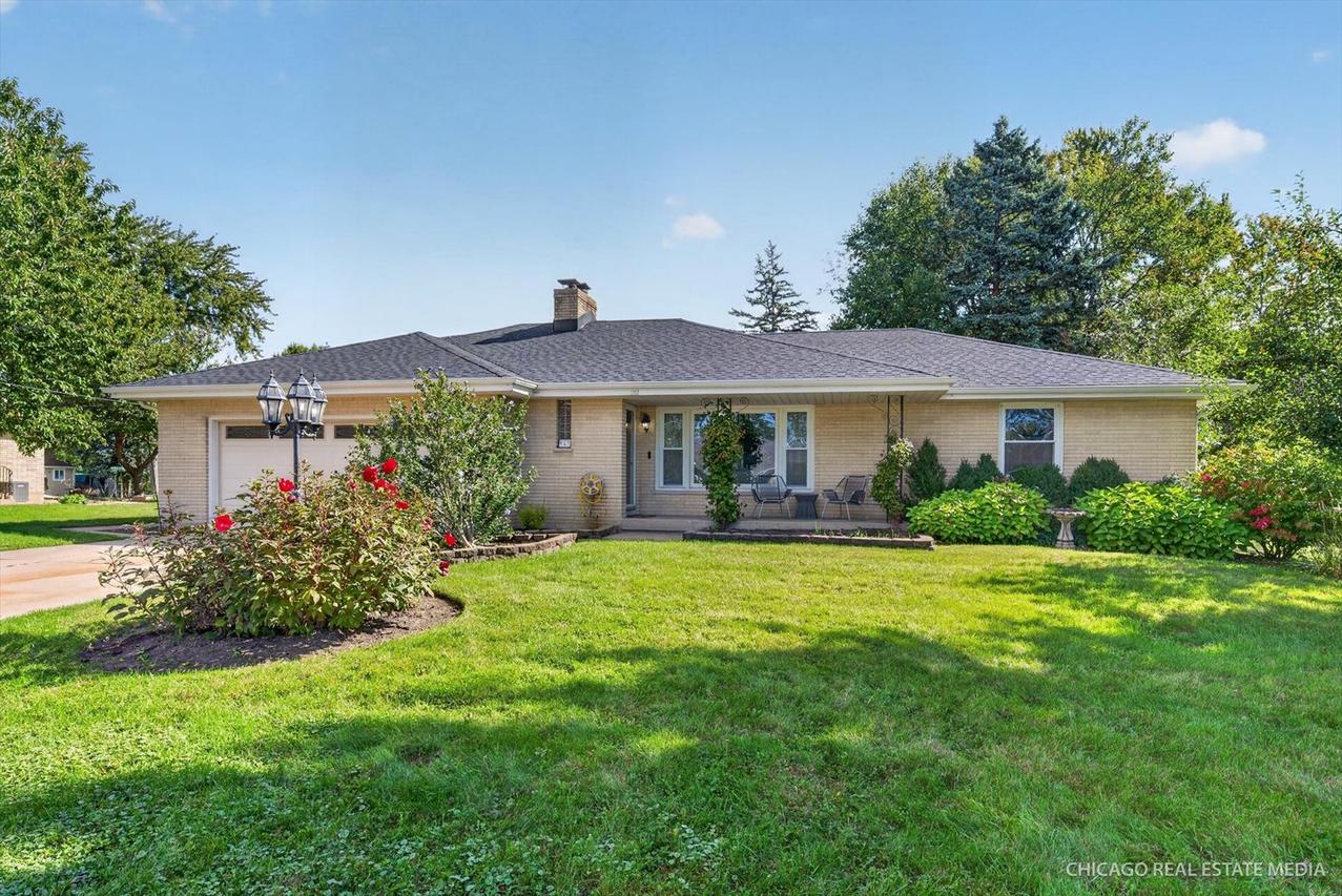 465 N Shady Oaks Dr., Elgin, IL 60120