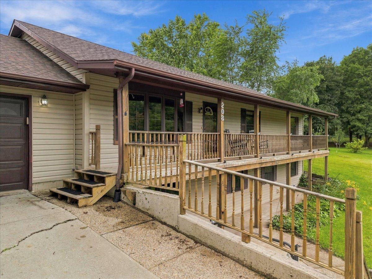 208 Willow Ln., Dixon, IL 61021