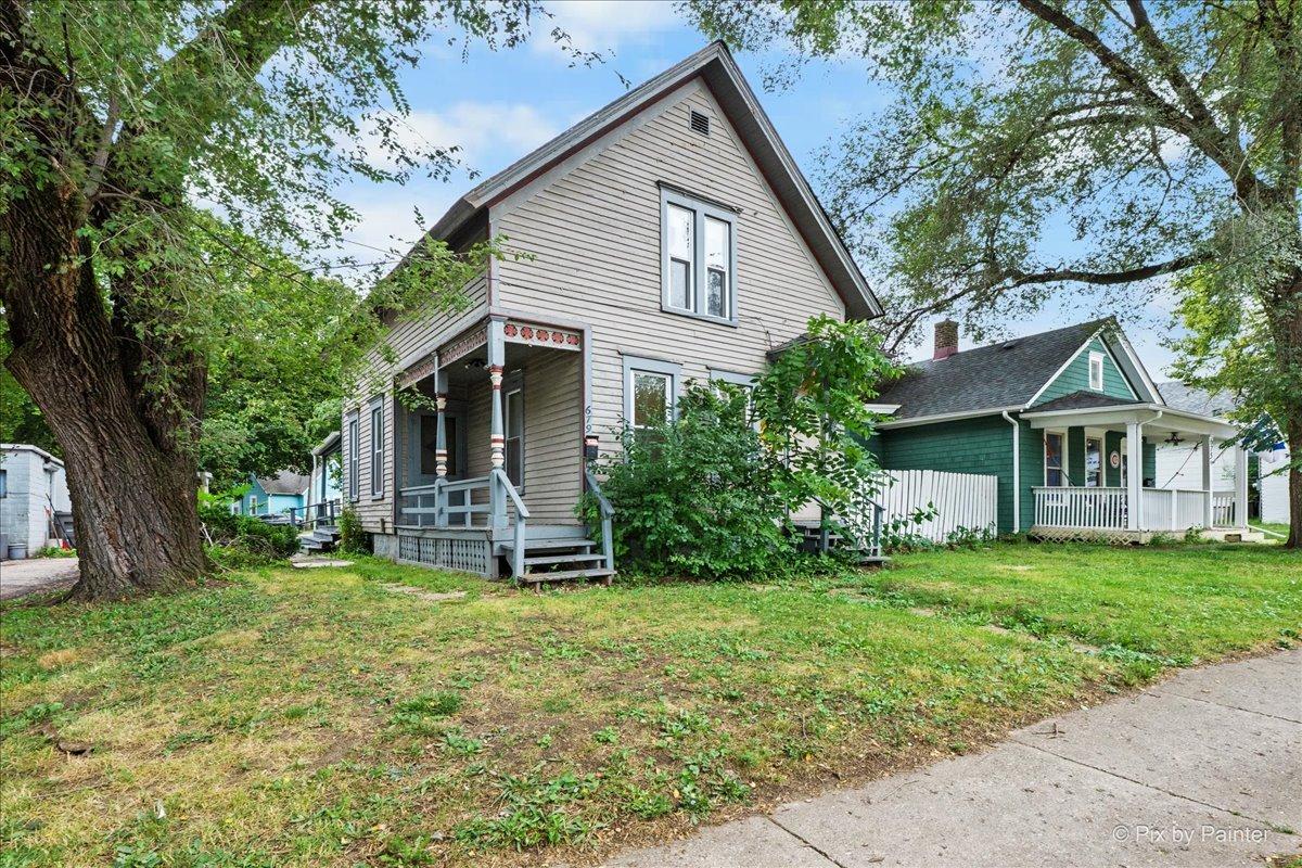 679 Villa St., Elgin, IL 60120