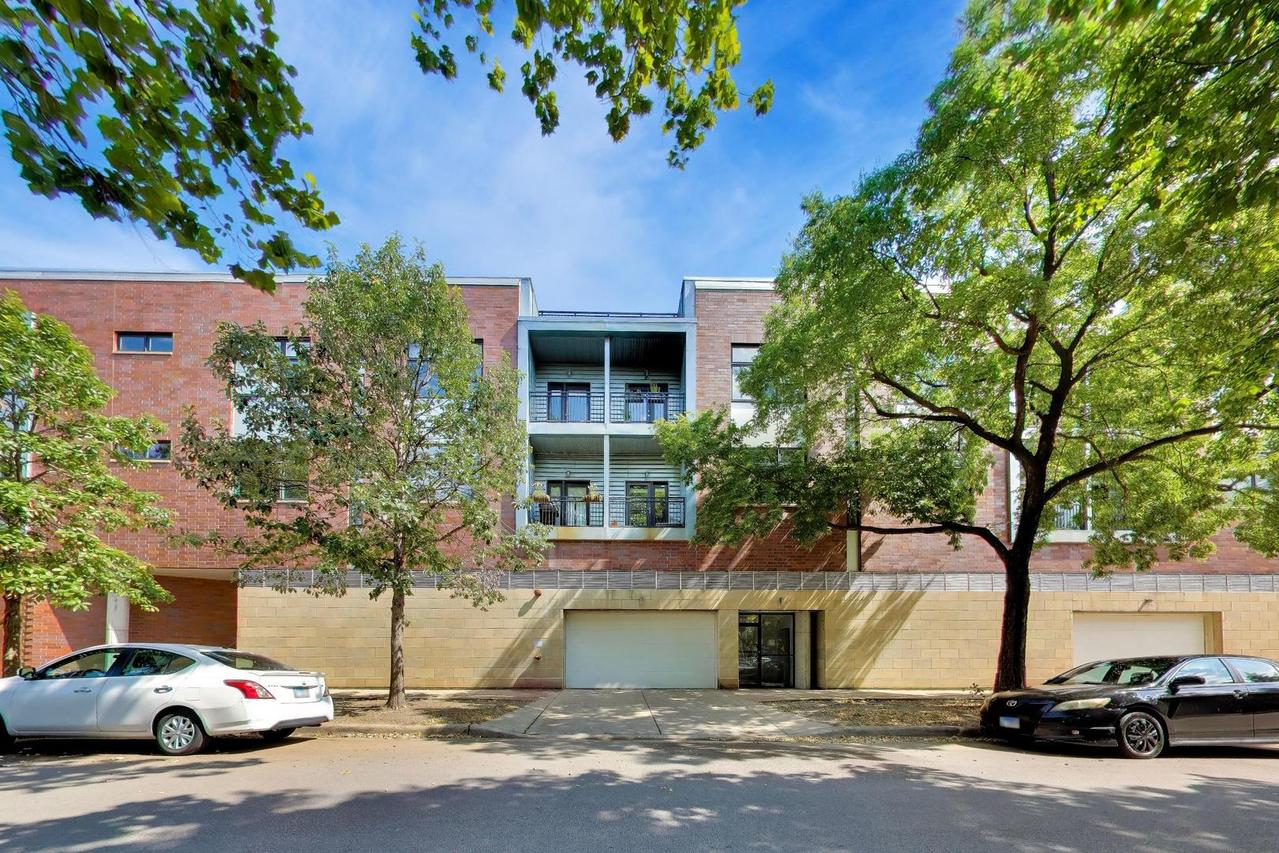 3735 N Wolcott Ave. #11, Chicago, IL 60613