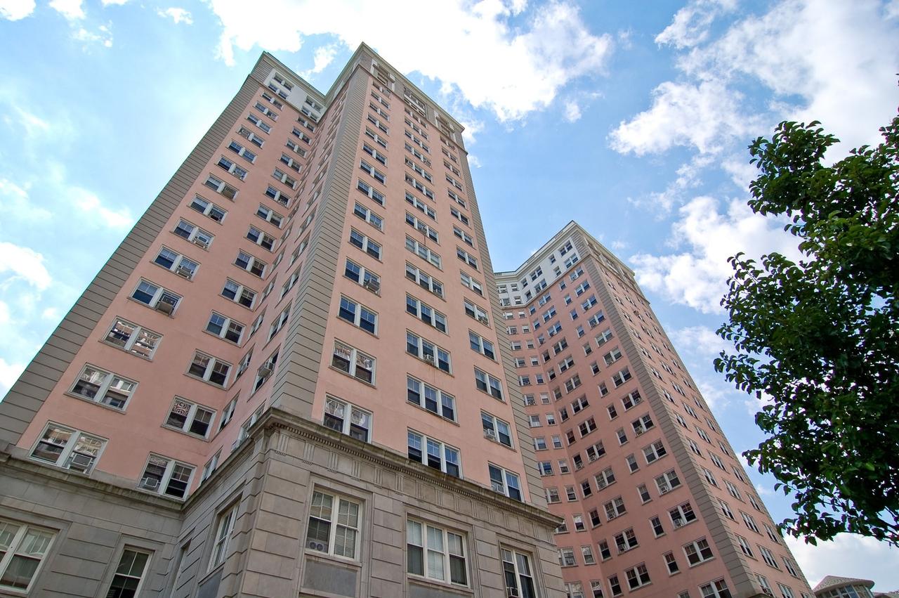 5555 N Sheridan Rd. #1007, Chicago, IL 60640