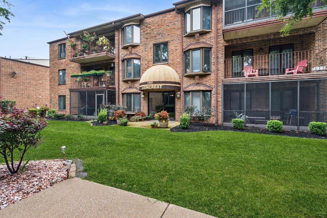 13547 Lamon Ave. #402, Crestwood, IL 60418