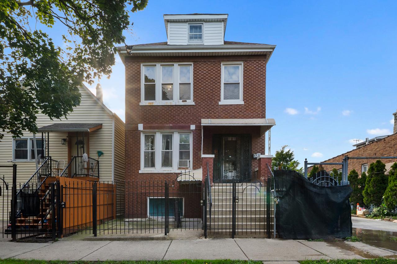 4530 S Whipple St., Chicago, IL 60632